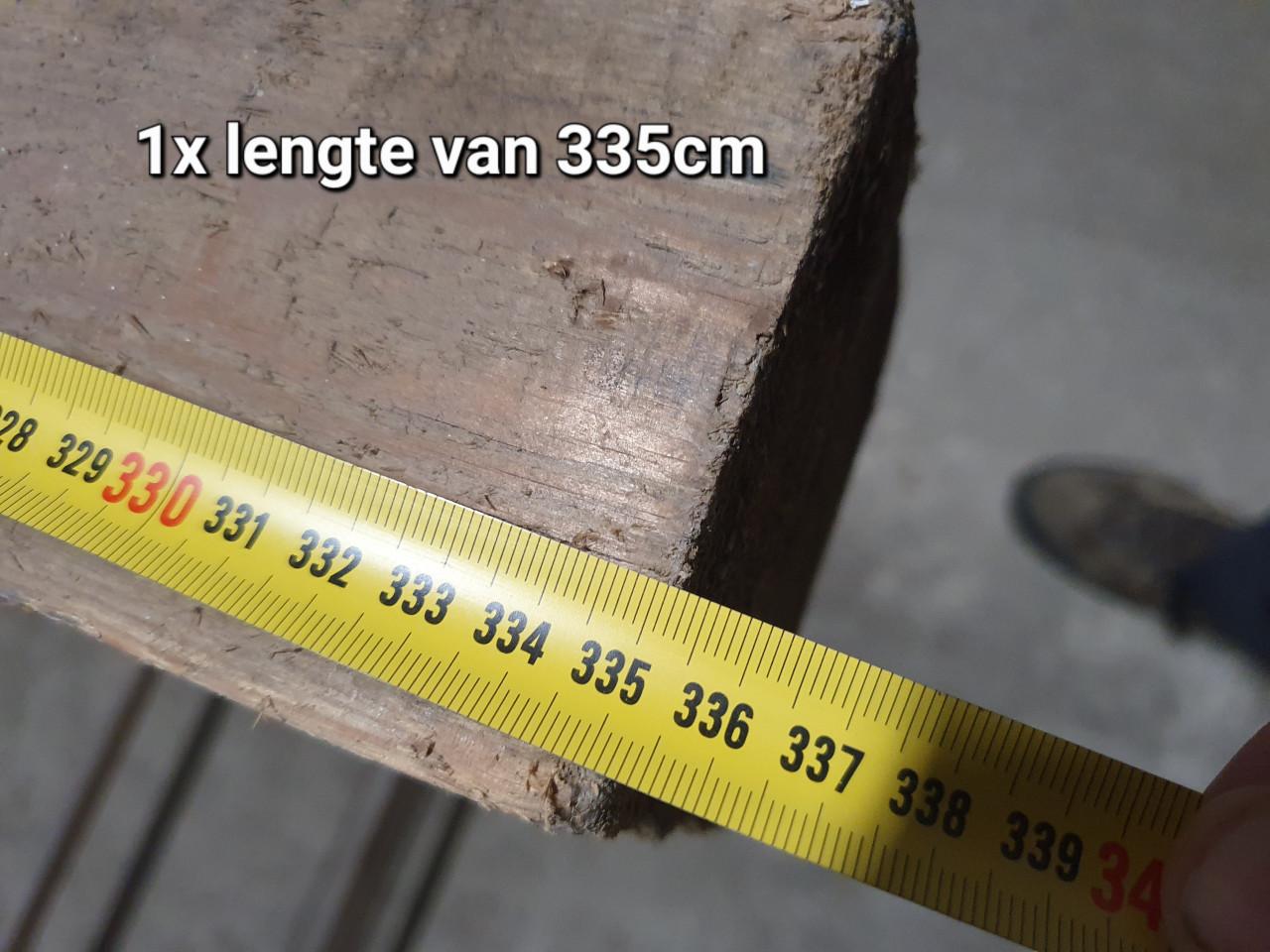 6 lengtes hout oud grenen balken totaal 23,6 meter