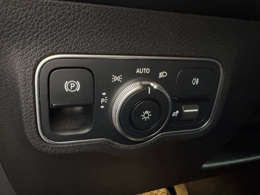 Mercedes-Benz Glb 180 business solution