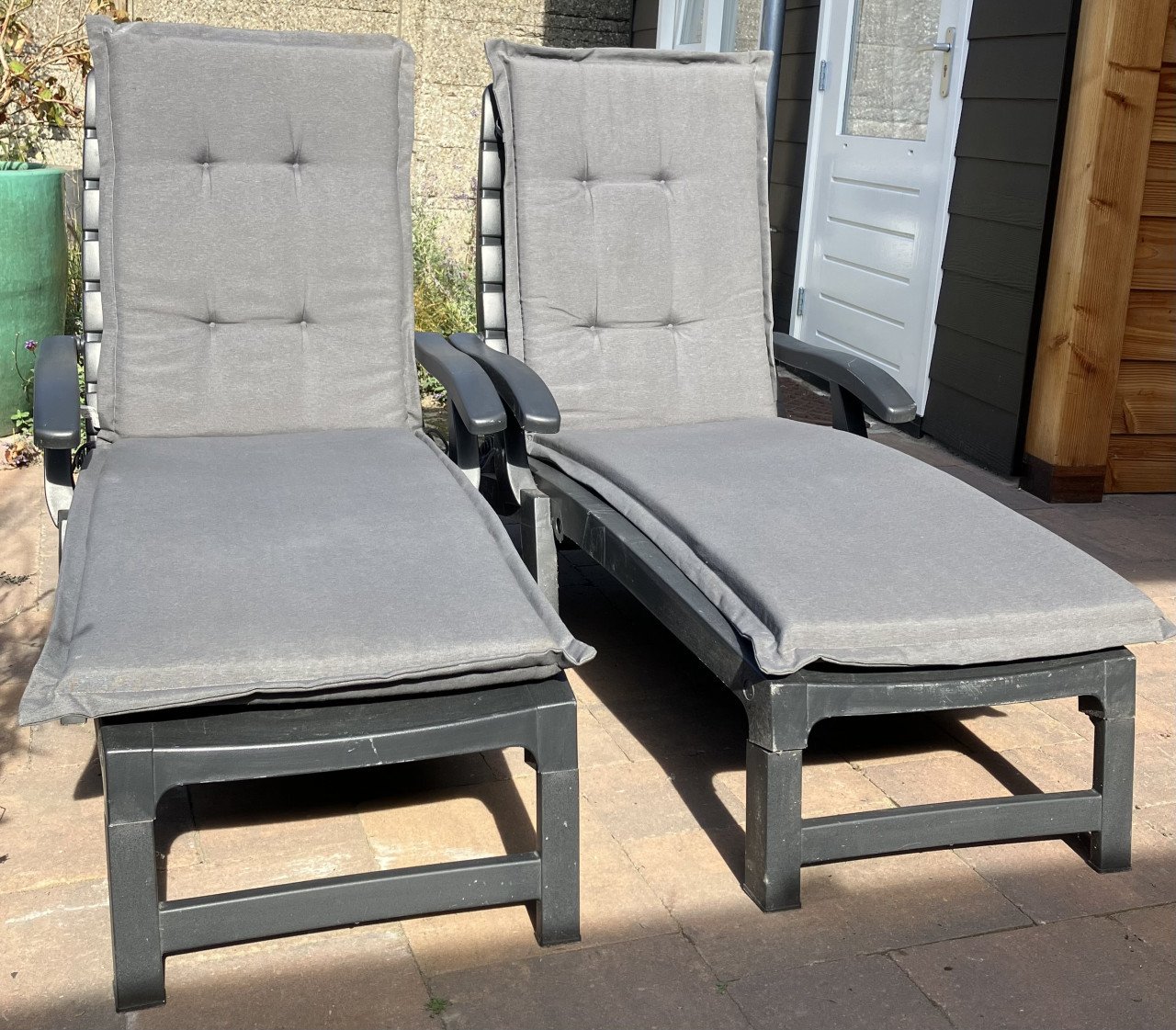 2 Hartman ligstoelen incl. kussens