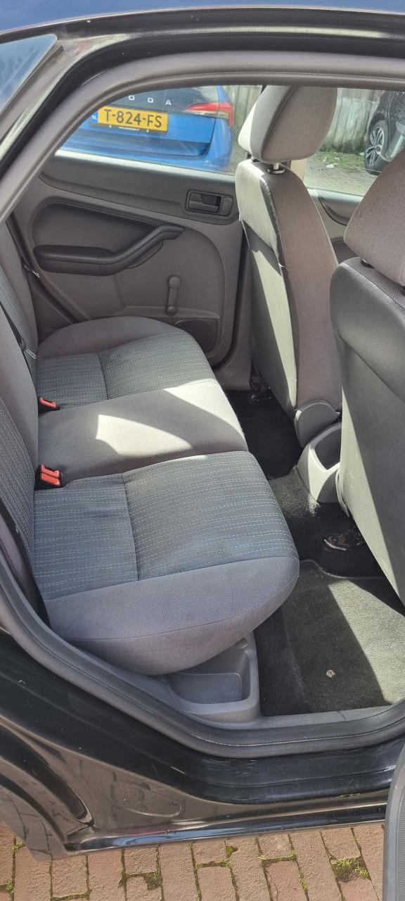 Ford focus 1.4 59KW 5D 2005 zwart