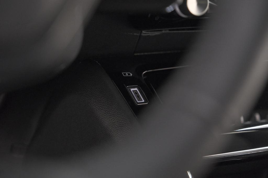 Peugeot 2008 puretech 100 allure | apple carplay | parkeersensoren | climat