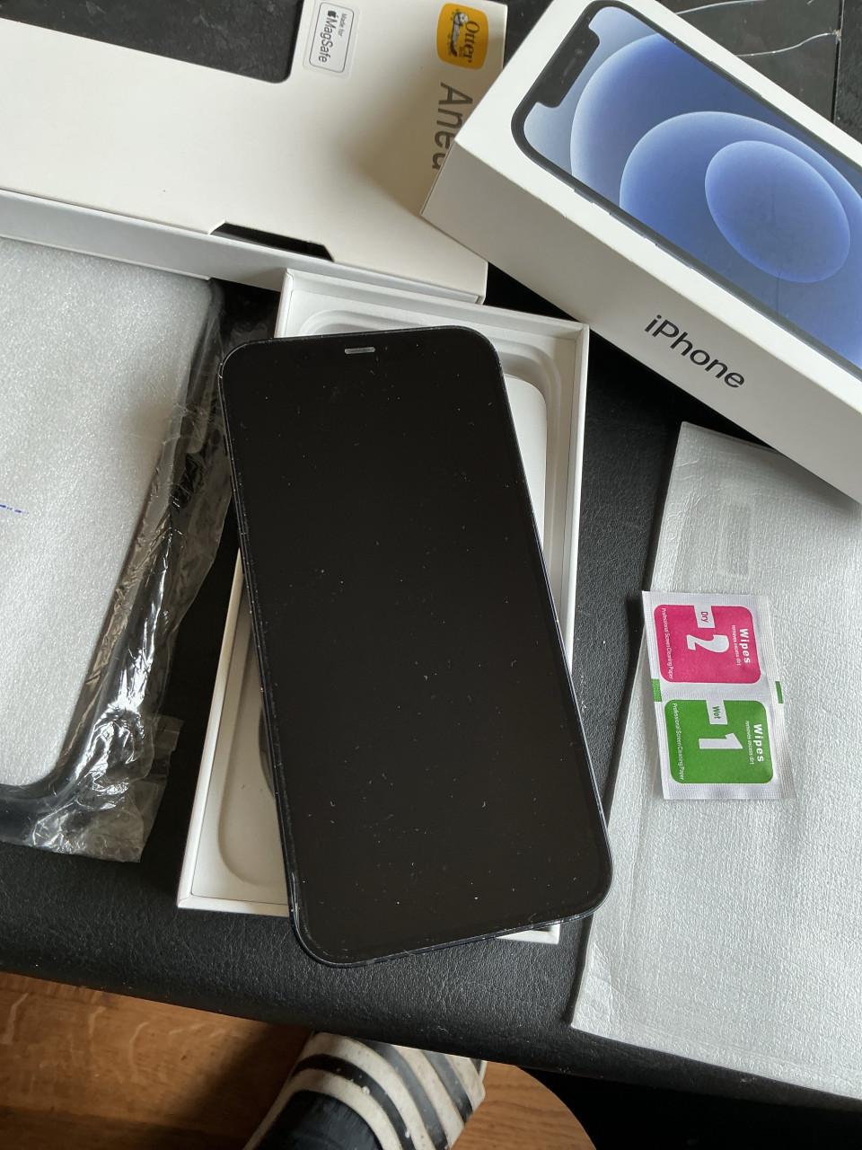 Iphone 12 128 GB zwart batterij 81%