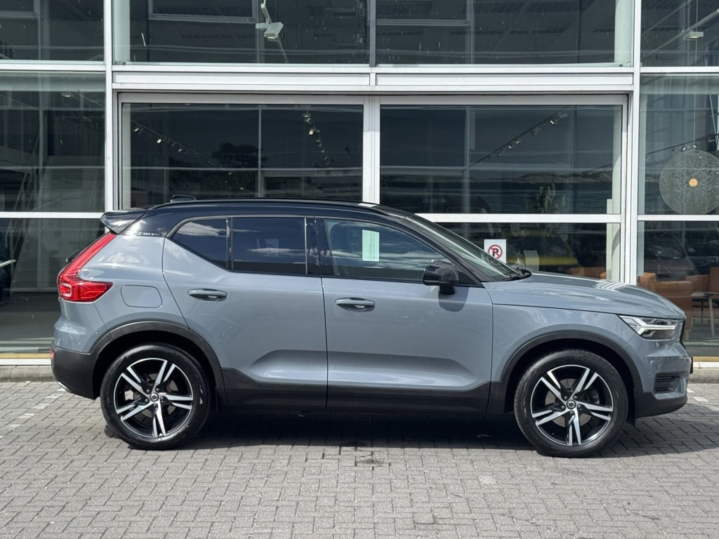 Volvo XC40 t4 190pk r-design| adap.cruise| trekhaak| stoel.verw| h&k sound