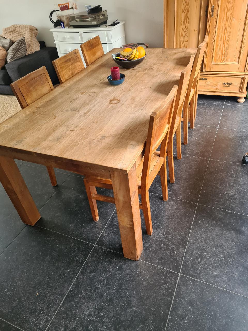 Teakhouten eettafel met 6 stoelen