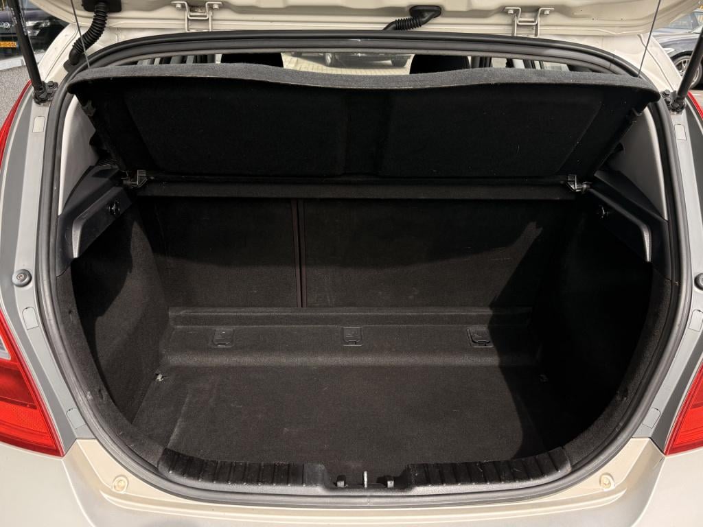 Hyundai I 30 1.4i dynamic 5drs | cd-speler | airco | lm velgen