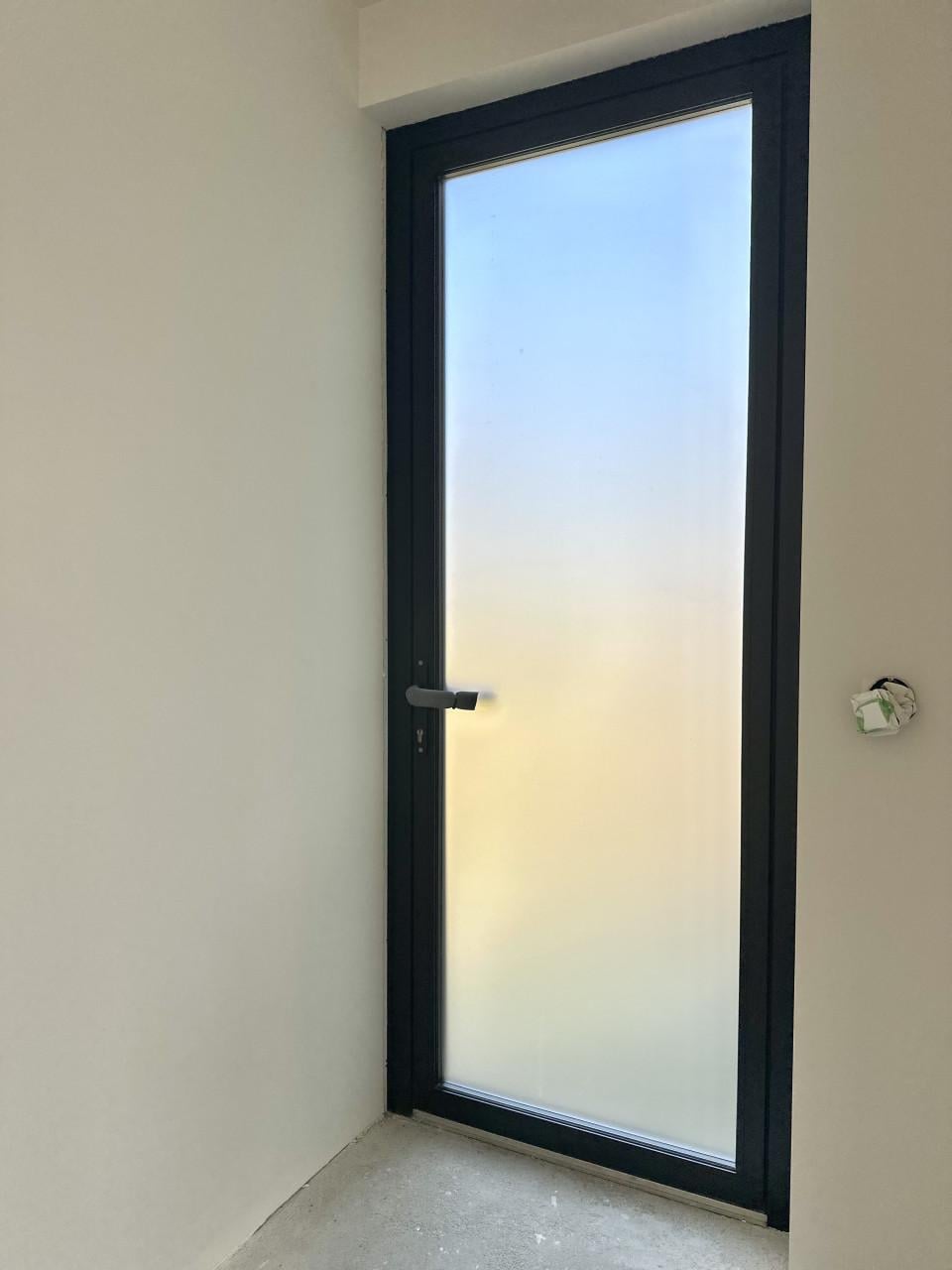 Zwarte aluminium achterdeuren | triple glas