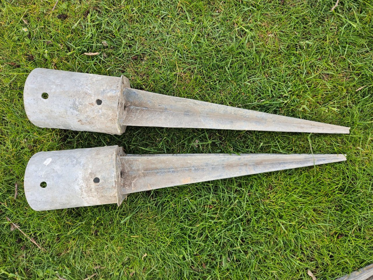 Paalhouder, Grondanker voor tuinscherm of schuttingpalen 9 stuks.