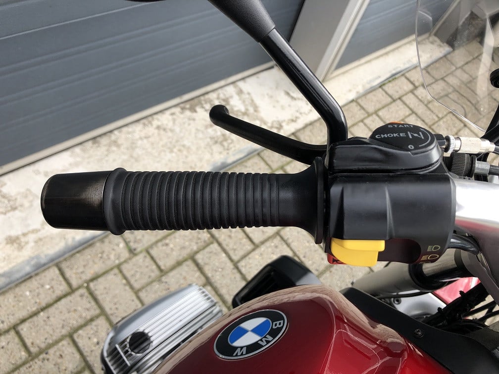 BMW R1100R, nieuwstaat met 60dkm, koffers, onderhoud net uitgevoerd €2350,-