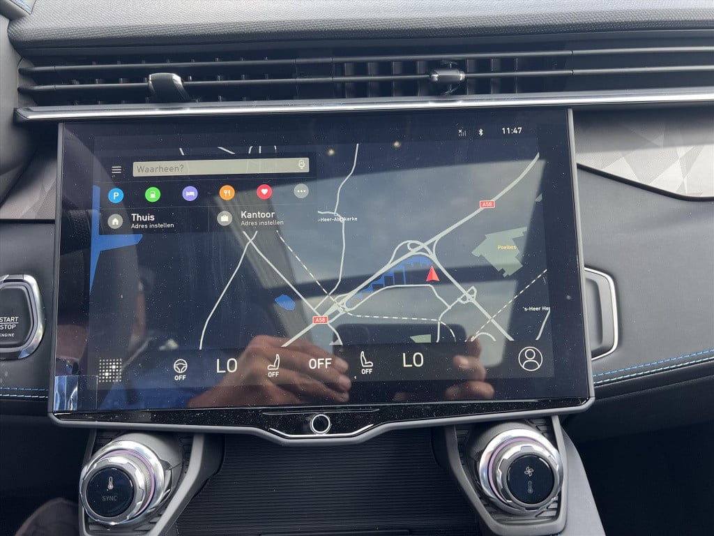 Lynk & Co 01 1.5 261pk plug in hybrid , panodak , stuurverwarming , adaptiv