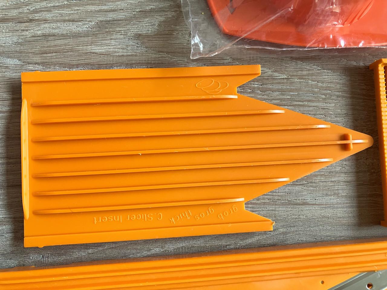Borner groenteschaaf oranje ( geen koeriers )