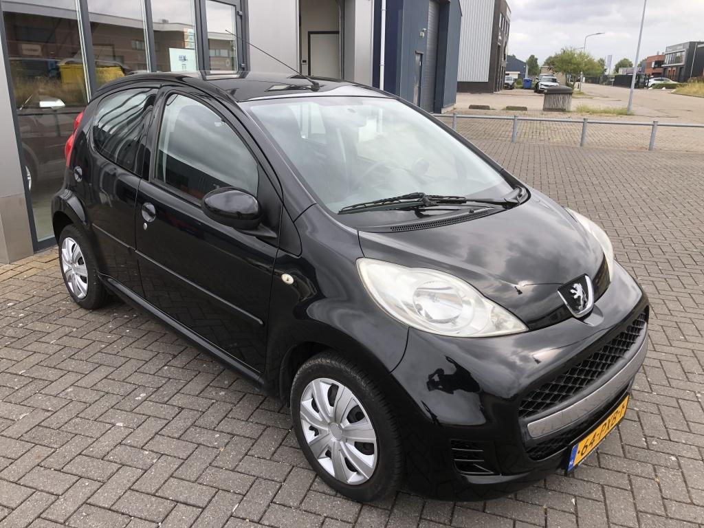Peugeot 107 1.0-12v millesim 200