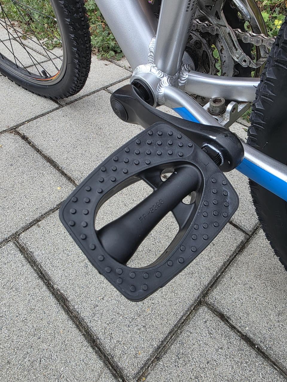 CUBE | ACID 240 | 24 INCH | FRAME 32 CM | 3X7 V | NETTE STAAT!
