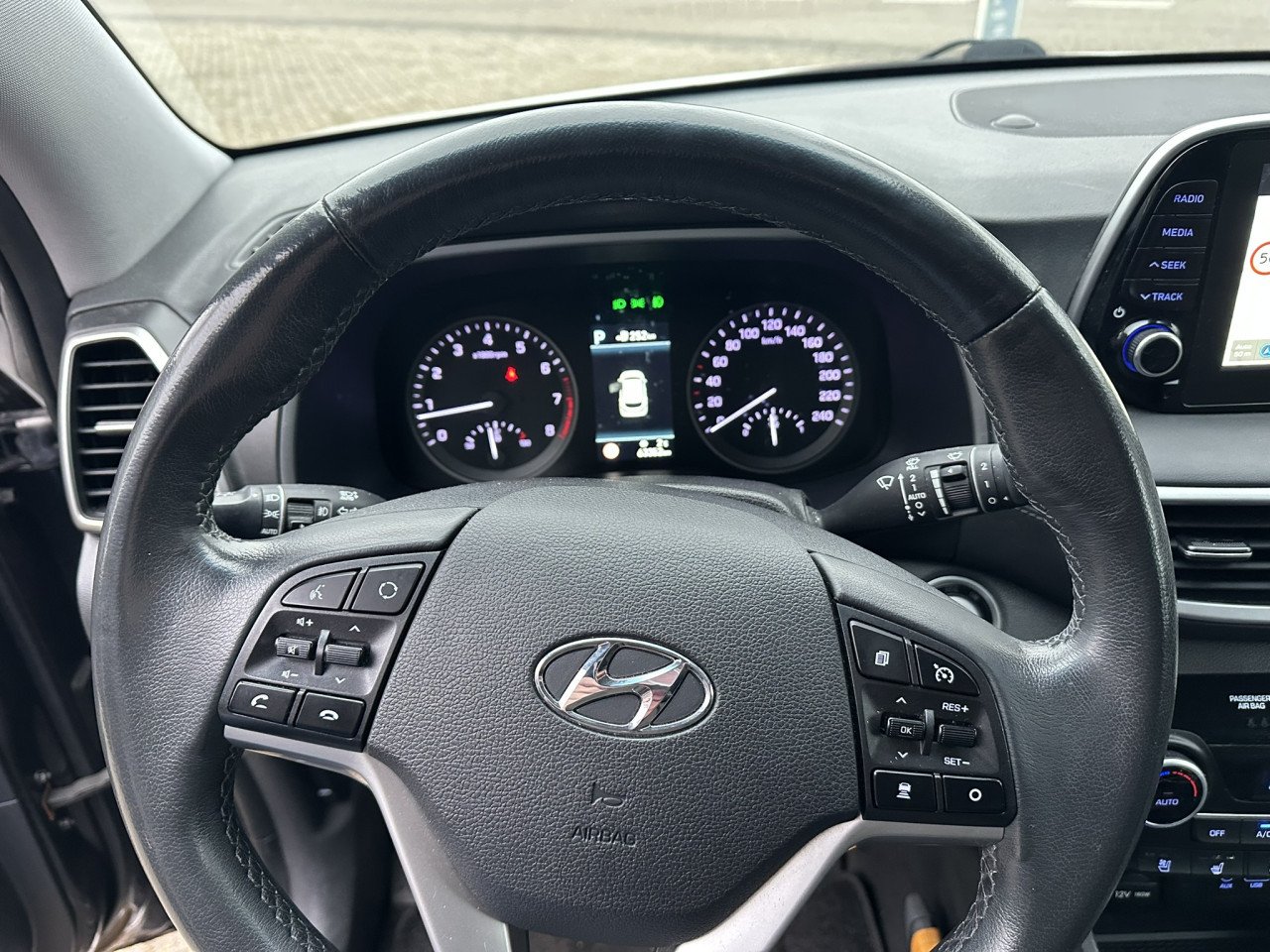 HYUNDAI Tucson 1.6 T-GDI Premium – Luxe, Stijl en Comfort in Één! Bomvol!