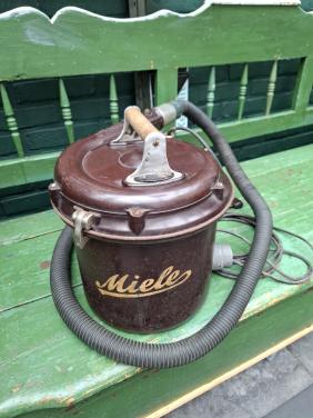 Te koop: Hele oude Miele stofzuiger, Type E