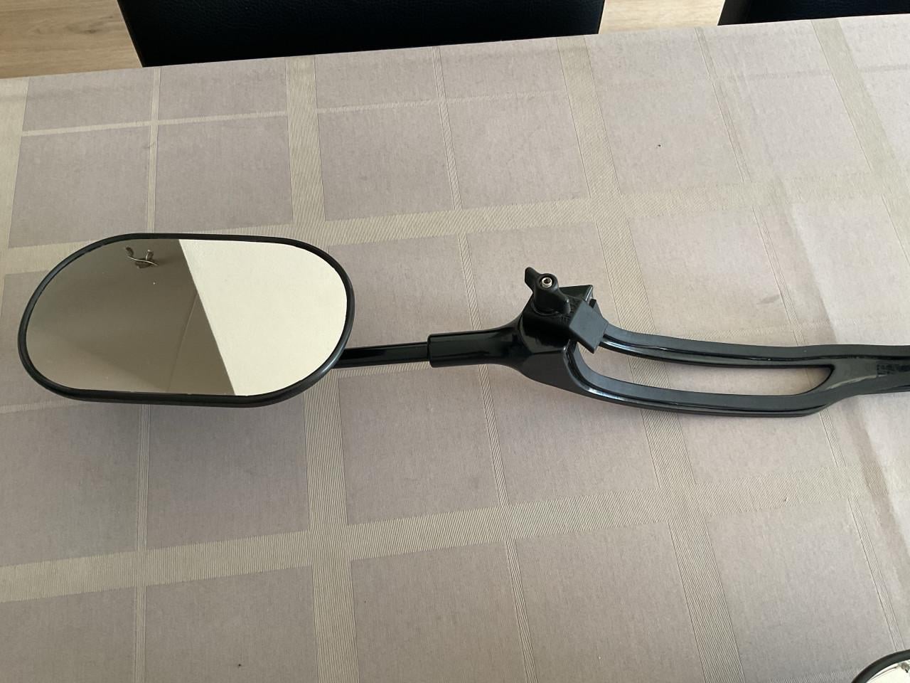 Emuk caravanspiegels voor een Mitsubishi Eclips Cross