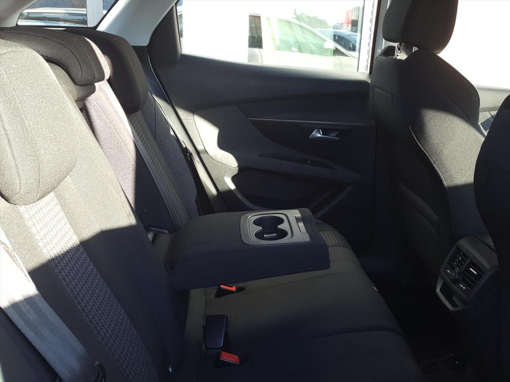 Peugeot 3008 1.2 130pk s&s access trekhaak | cruise control | airco | bluet