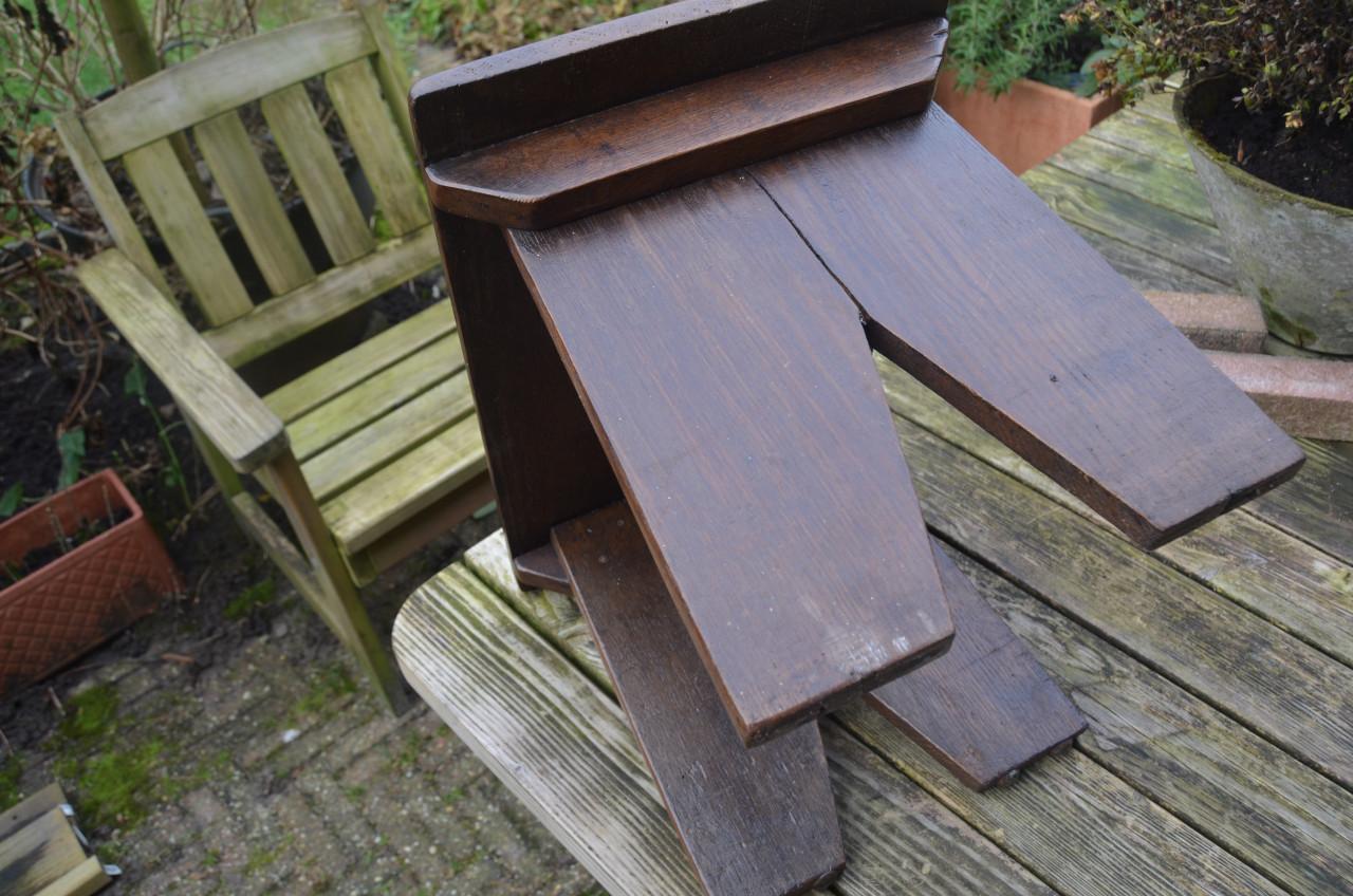 Mooi gepatineerd houten krukje/bijzettafeltje 19e eeuws