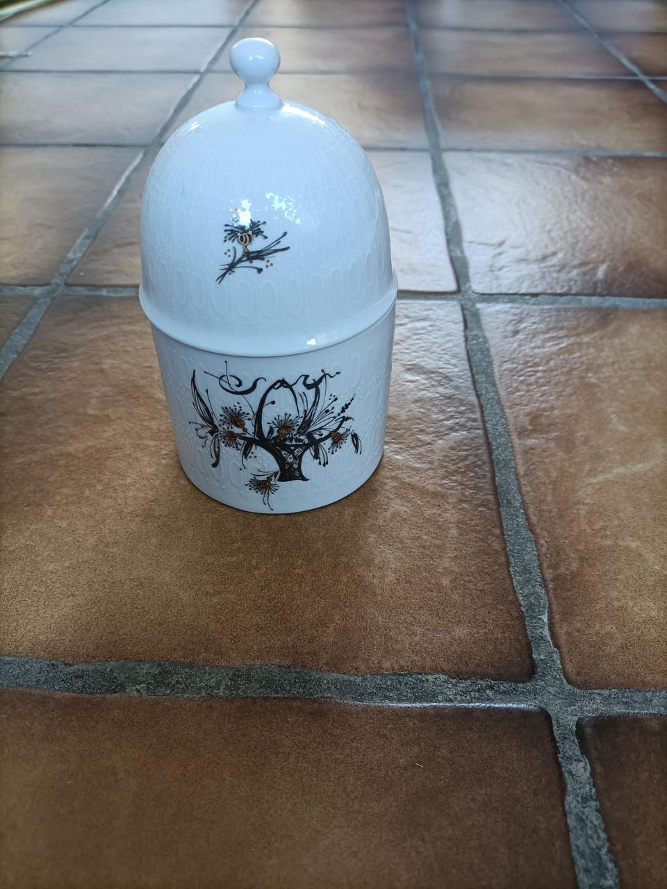 Bonboniere: Rosenthal Porcelain Lidded Pot, Studio Linie.