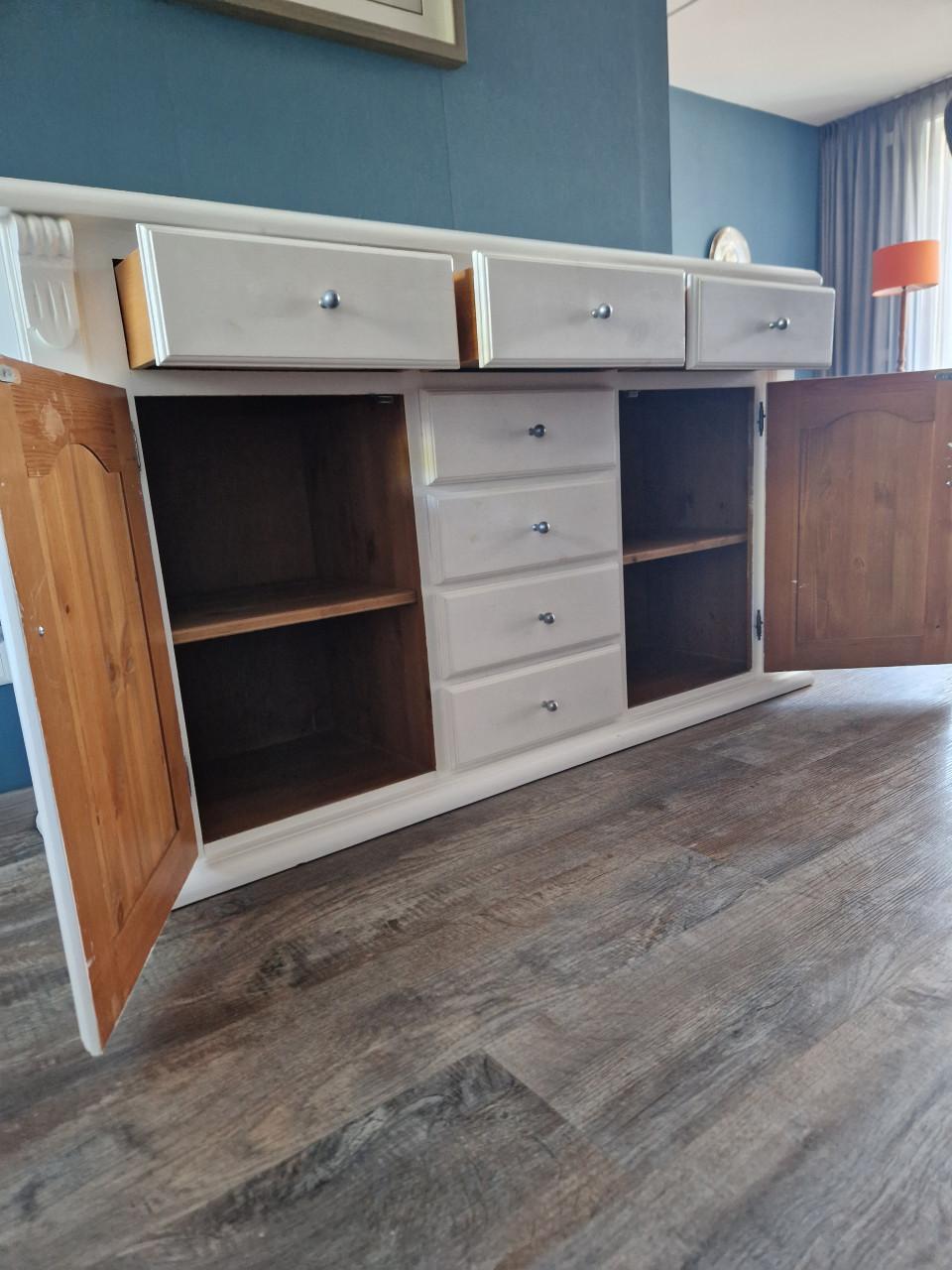 Wit grenen dressoir