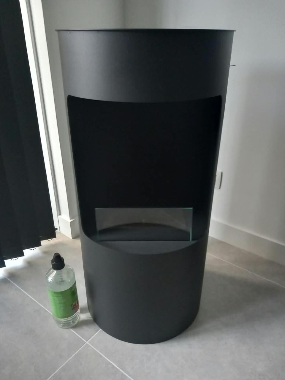 Inboedel ,tv kast,ethanol haard,eettafel,hangkast,poefjes.boekenkasten enz!