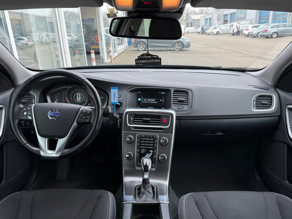 Volvo V60 1.6 t3 momentum