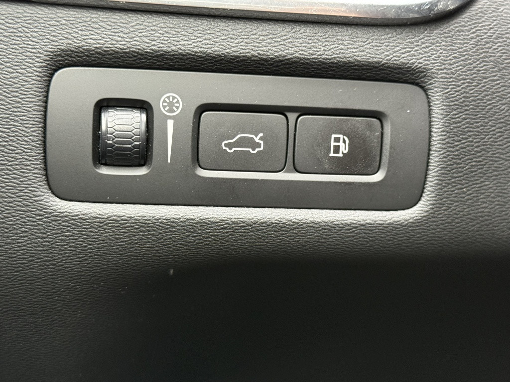 Volvo XC60 t8 390pk recharge r-design| panodak| adap.cruise| 360camera| led