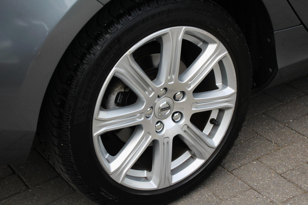 Volvo V40 2.0 t2 inscription - 122pk - leder - 17inch - navi - full led - c
