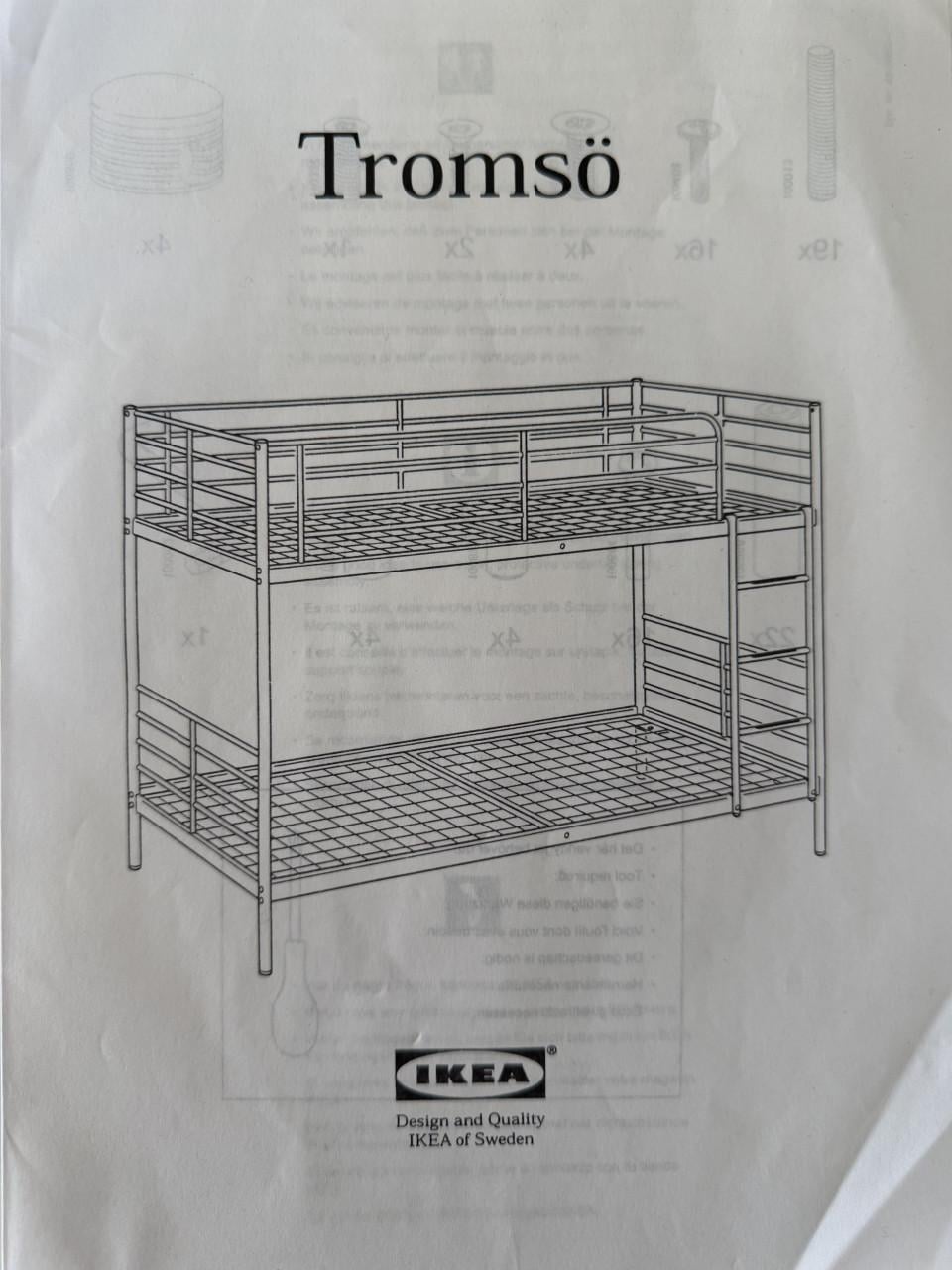 Stevig metalen stapelbed (2‑persoons) met matrassen, in nette staat.