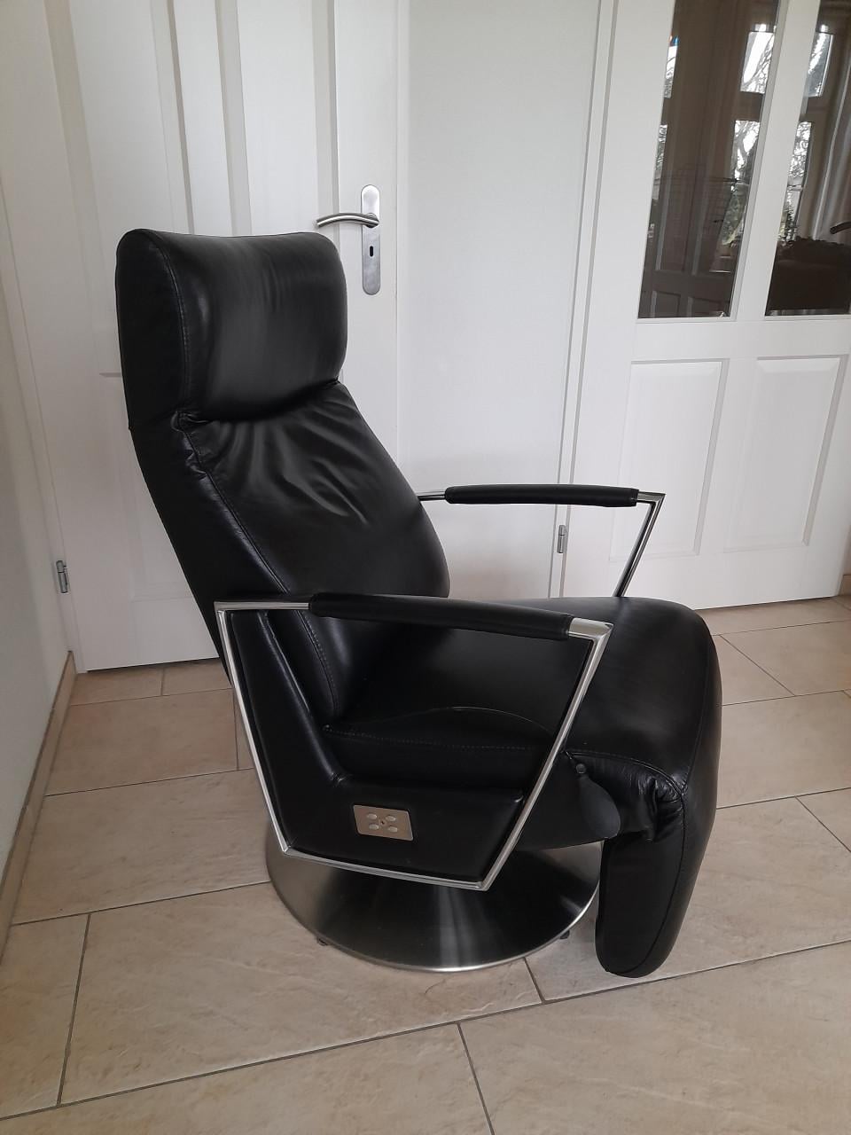 Elektrisch verstelbare  Lederen relax fauteuil ( in goede nette staat )