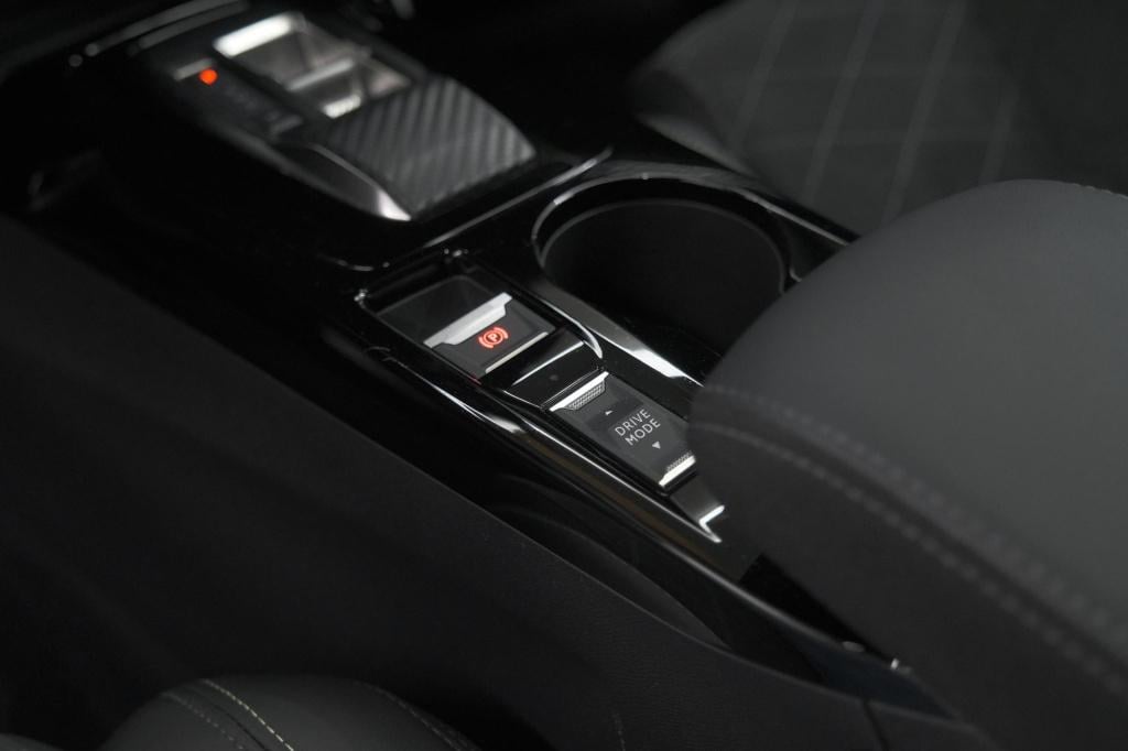Peugeot 208 1.2 puretech 130 gt | alcantara pack | panoramadak | dodehoekde