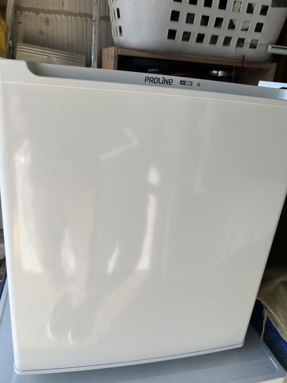 Tafelmodel, camping, mini vriezer 34L, 3 weken gebruikt