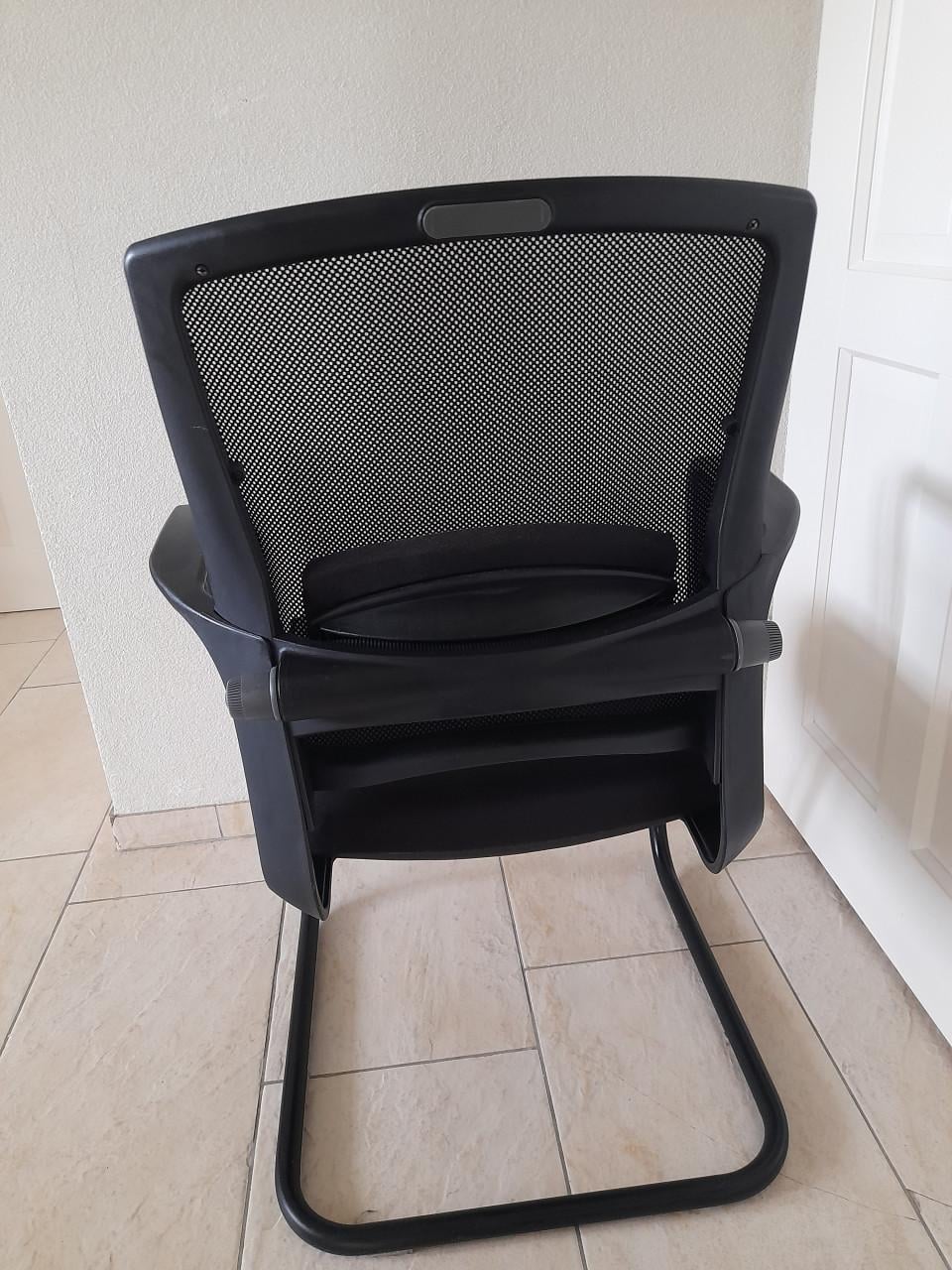 Vergader / bureau stoel ( in goede nette staat )