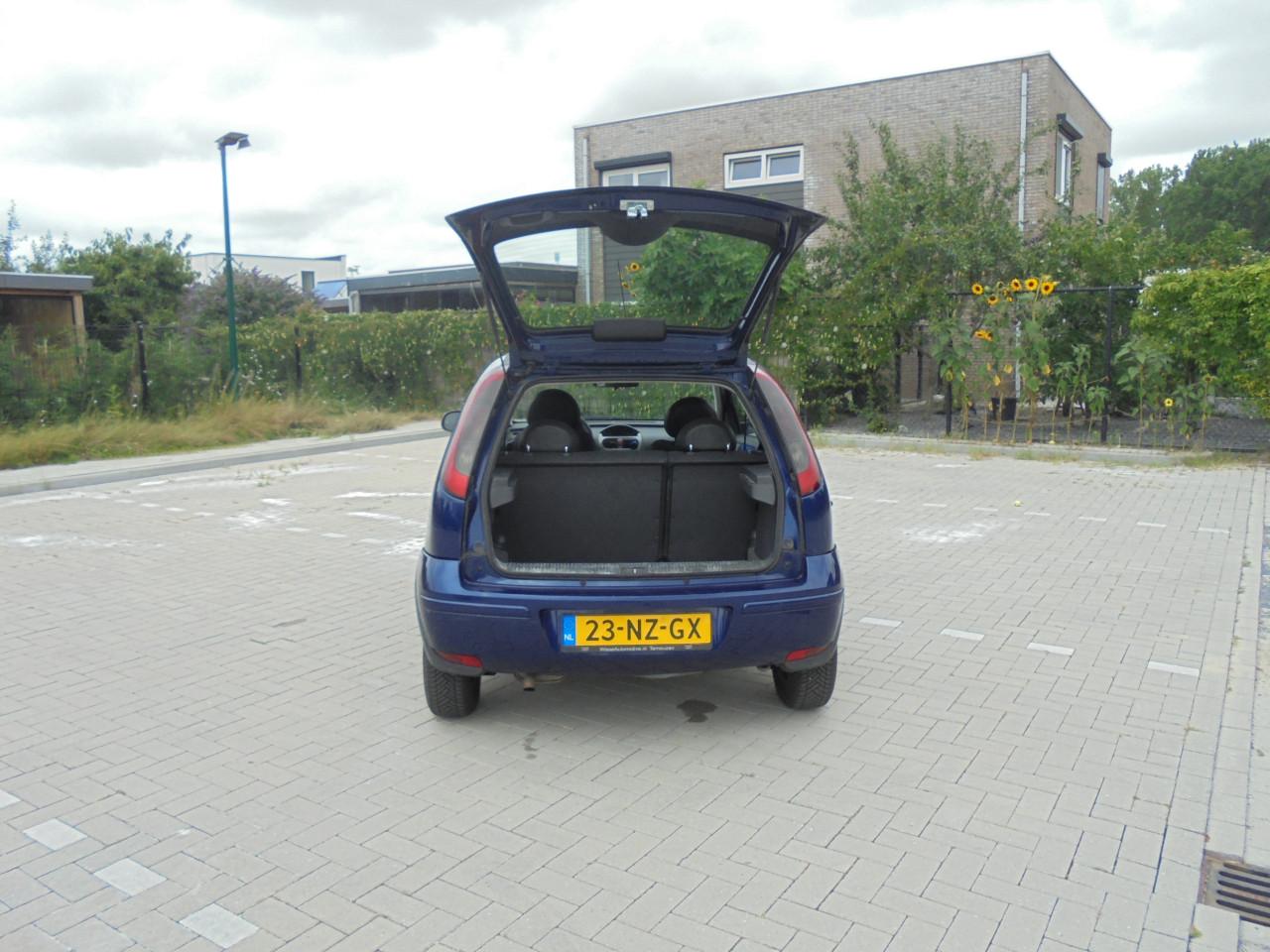 Opel Corsa 1.2I-16V in de Enjoy uitvoering met 186.881 km en N.A.P en Apk