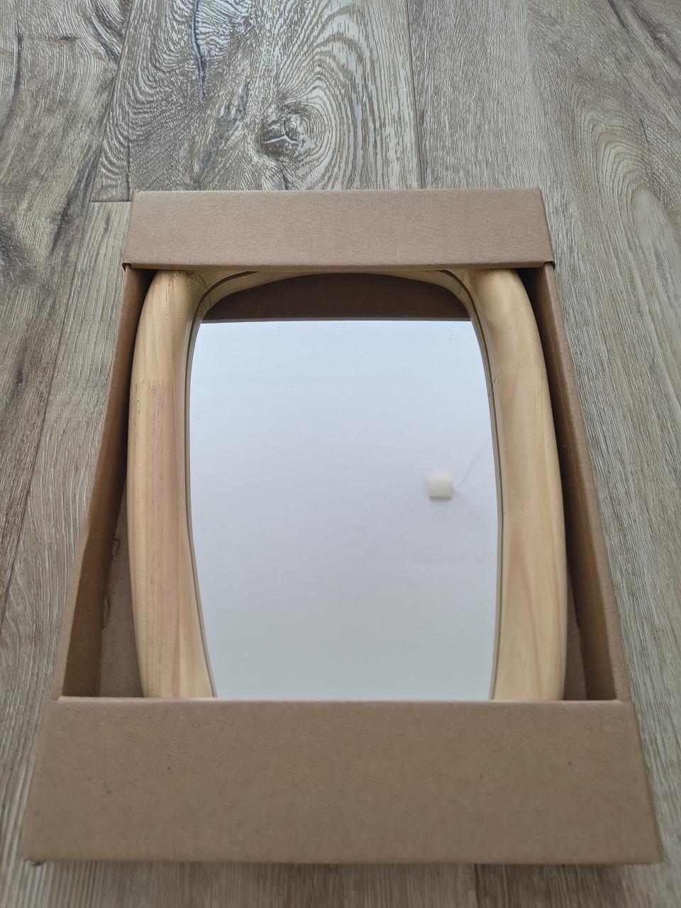 Prachtige houten spiegel, nieuw in verpakking! 30 cm hoog.