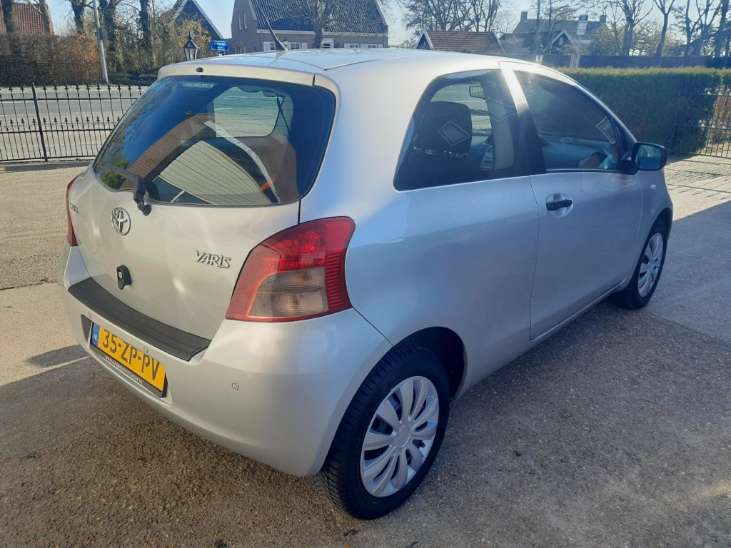 Toyota Yaris 1.3 vvti terra ---verkocht---