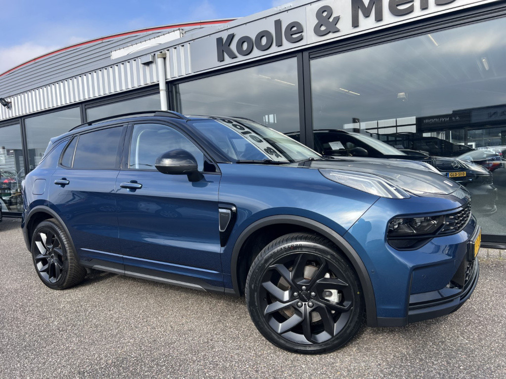 Lynk & Co 01 1.5 261pk plug in hybrid , zwarte velgen , panodak , 360 camer