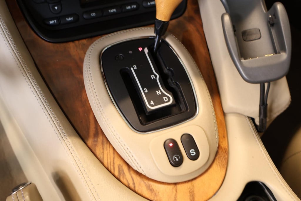 Jaguar Xj 3.2 v8 executive org nl, eerste eigenaar, volledige onderhoud his