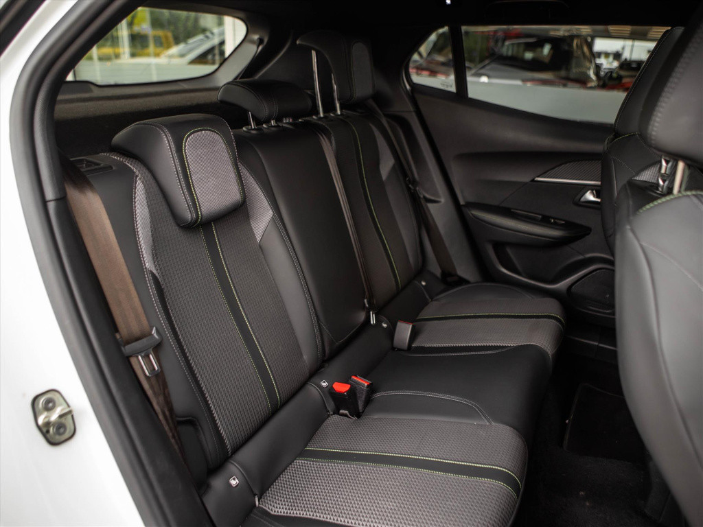 Peugeot 2008 1.2 puretech 130pk gt-line automaat | panoramadak | camera | n