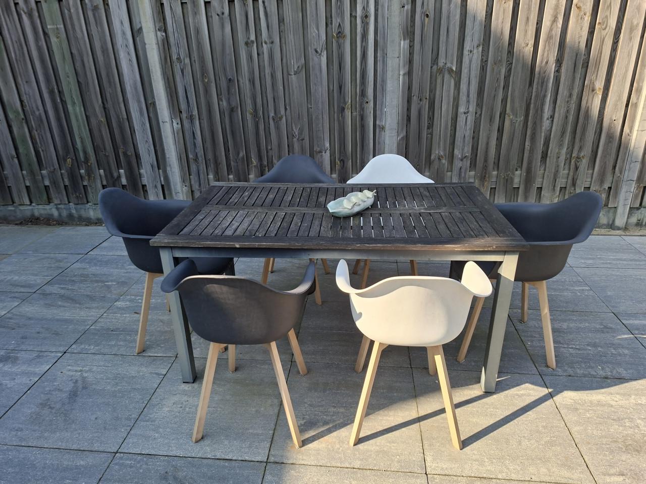 Tafel en 6 stoelen terras