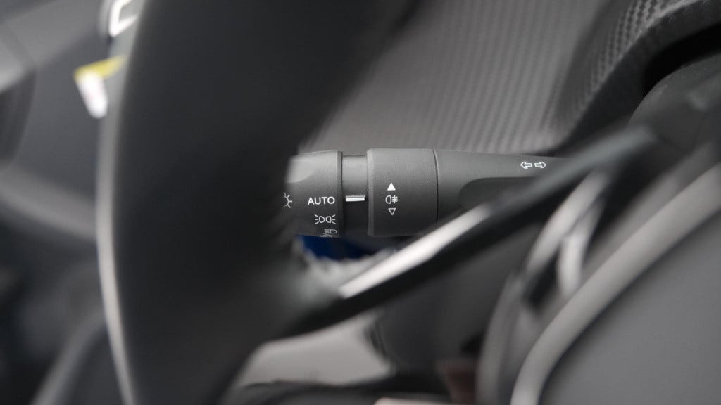 Peugeot 2008 puretech 130 allure | trekhaak | camera | apple carplay | stoe
