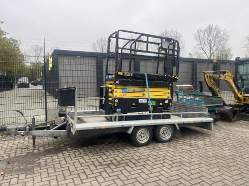 Te huur: Hoogwerker schaarlift 8m platformhoogte