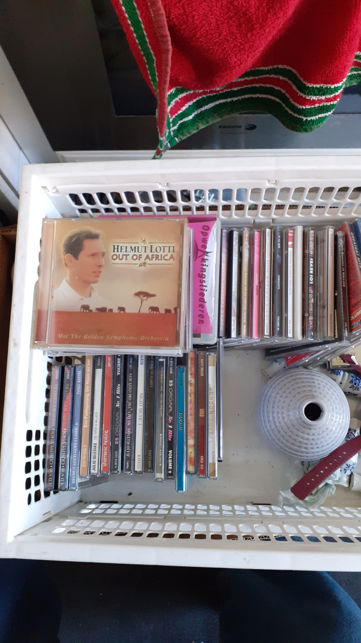 100 x *** SINGELTJES *** 45 toeren + 100 x LP's + CD's 100 x
