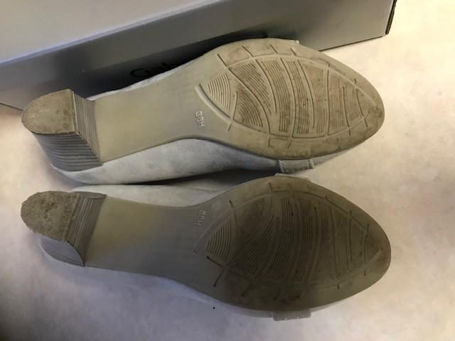 Jana lichtgrijze pumps van velours mt. 38H