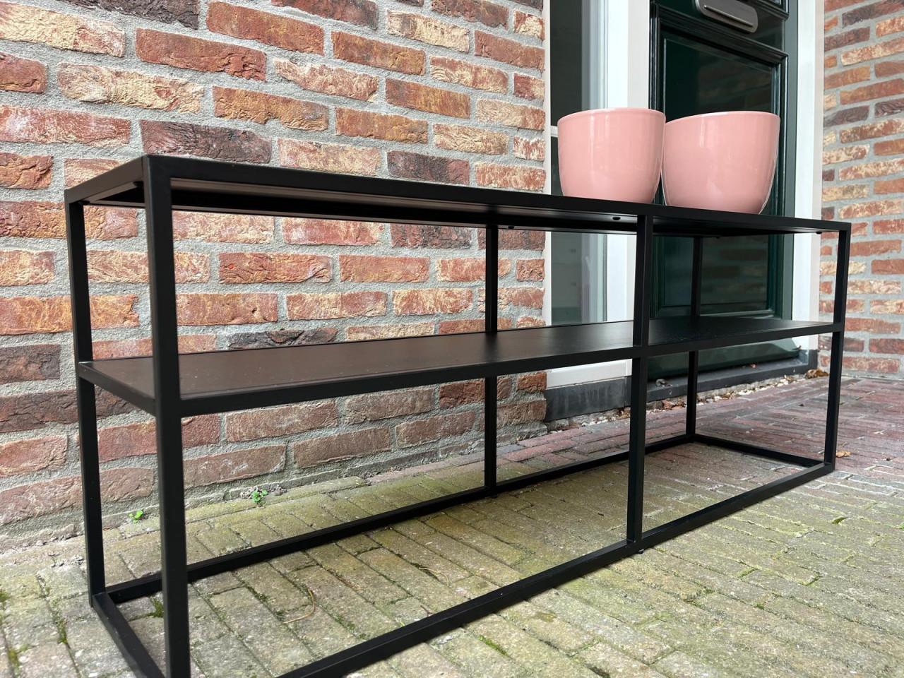 Sidetable - moderne kast - poederroze bloempotten
