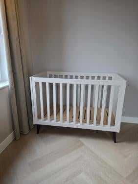 Ledikant+commode (evt kast)