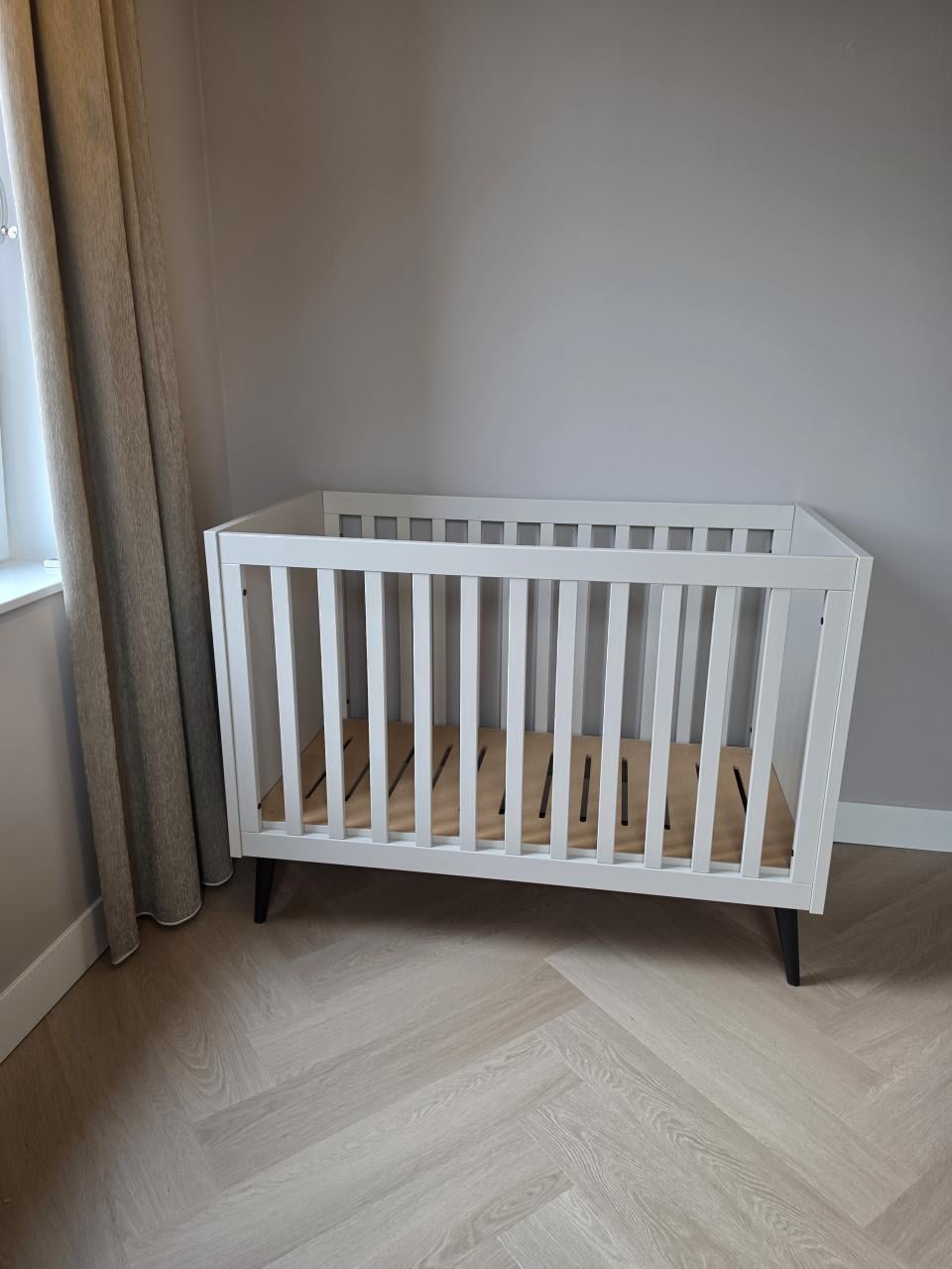 Ledikant+commode (evt kast)