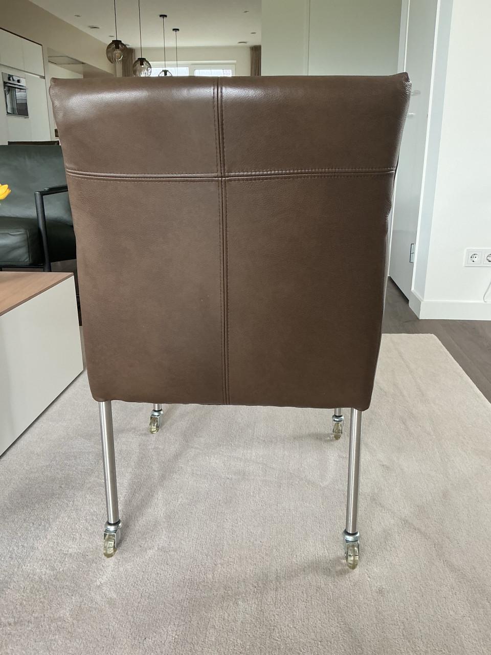 6 lederen eetkamerstoelen met armleuning kleur chocolade bruin i.z.g.s