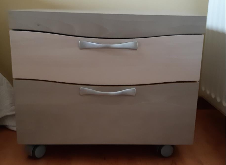 Slaapkamer ledikant, lattenbodem, lade, nachtkastje, kast 2-deurs, 2 x kast