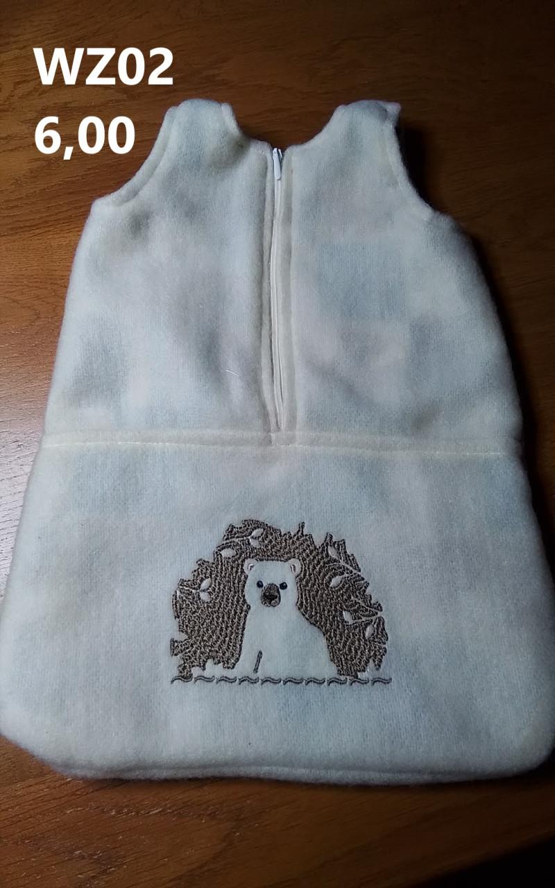 Poppenkleertjes baby born. Slaapzak. Opbrengst KiKa.