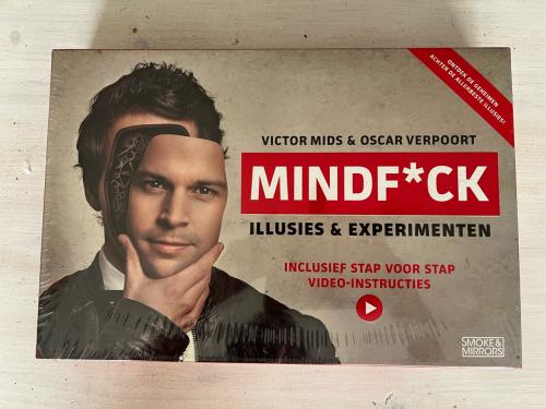 De MINDF*CK Illusies & Experimenten magic set van Victor Mids & Oscar